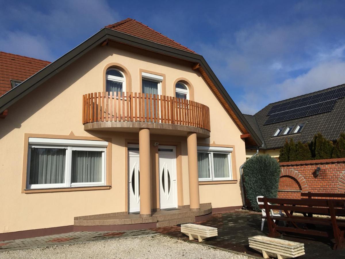 Gitta Apartman Buk Exterior photo