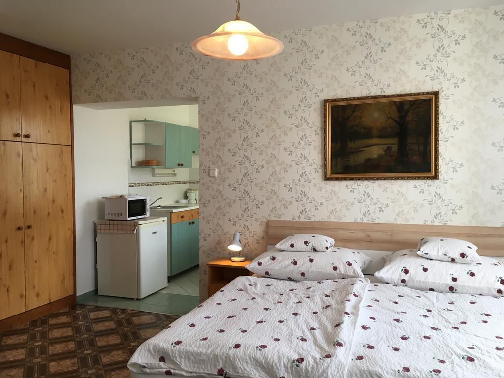 Gitta Apartman Buk Exterior photo